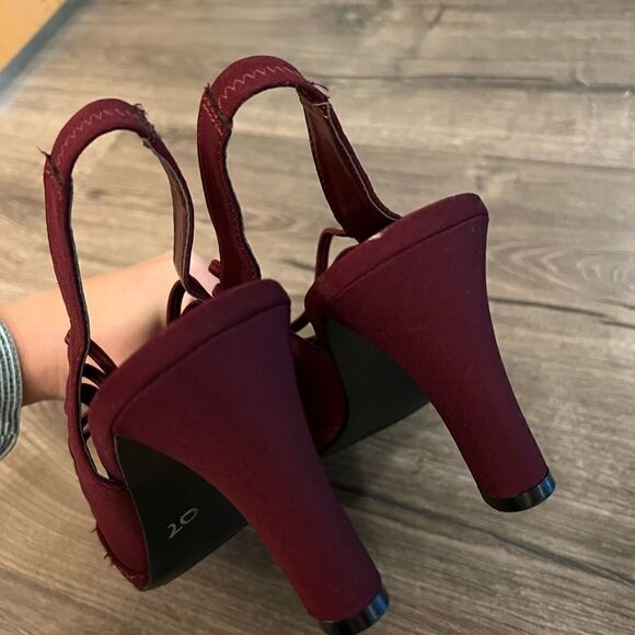 Impo Virtue Suede Strappy Heels in Red, size 10M - Picture 2 of 6